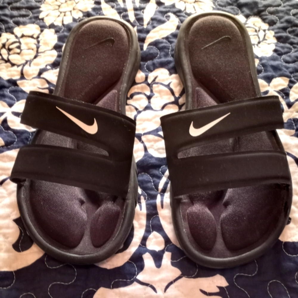 Nike women's sandals 💕